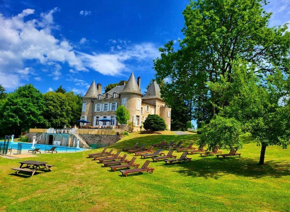 Chateau Le Mialaret Neuvic  ภายนอก รูปภาพ