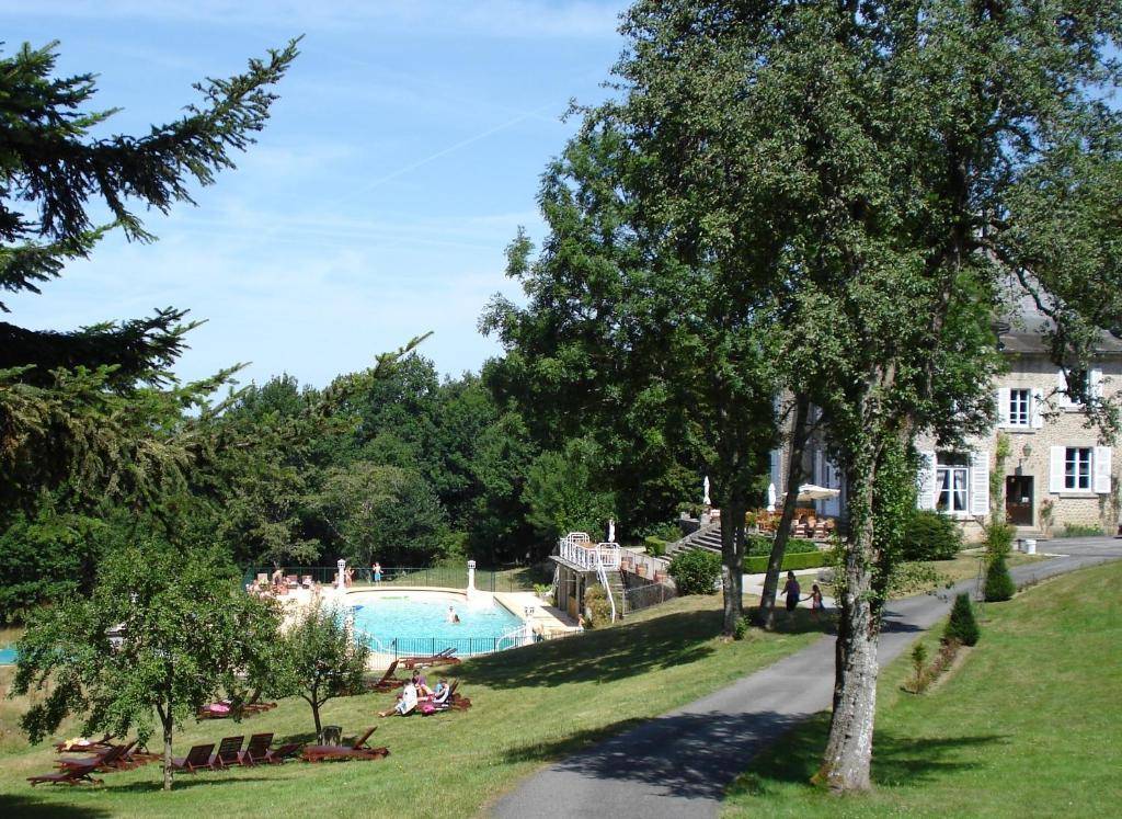 Chateau Le Mialaret Neuvic  ภายนอก รูปภาพ
