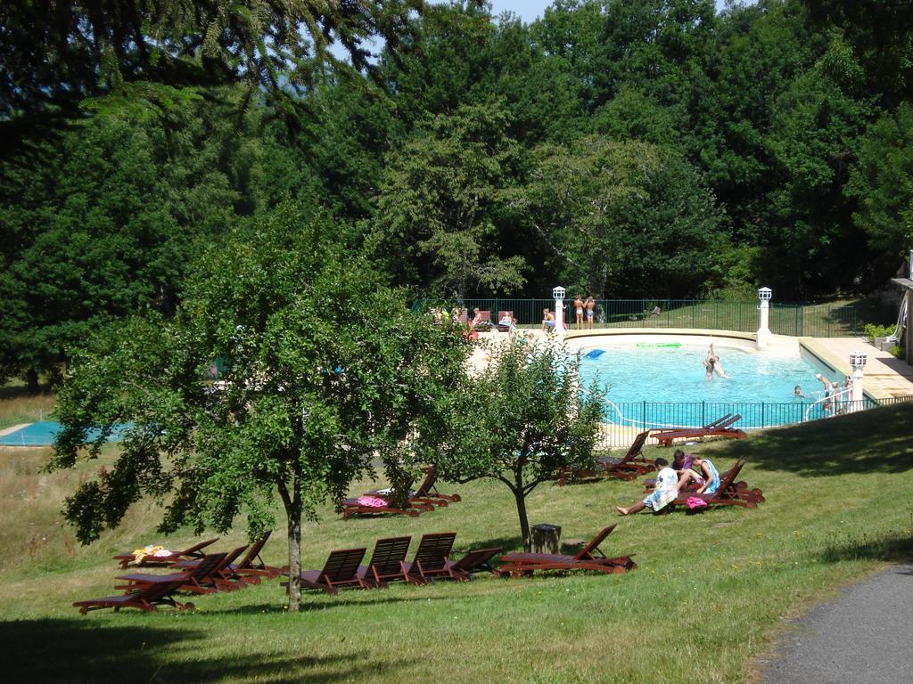 Chateau Le Mialaret Neuvic  ภายนอก รูปภาพ