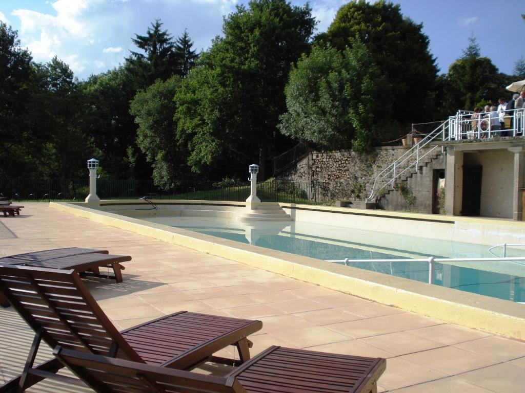 Chateau Le Mialaret Neuvic  ภายนอก รูปภาพ